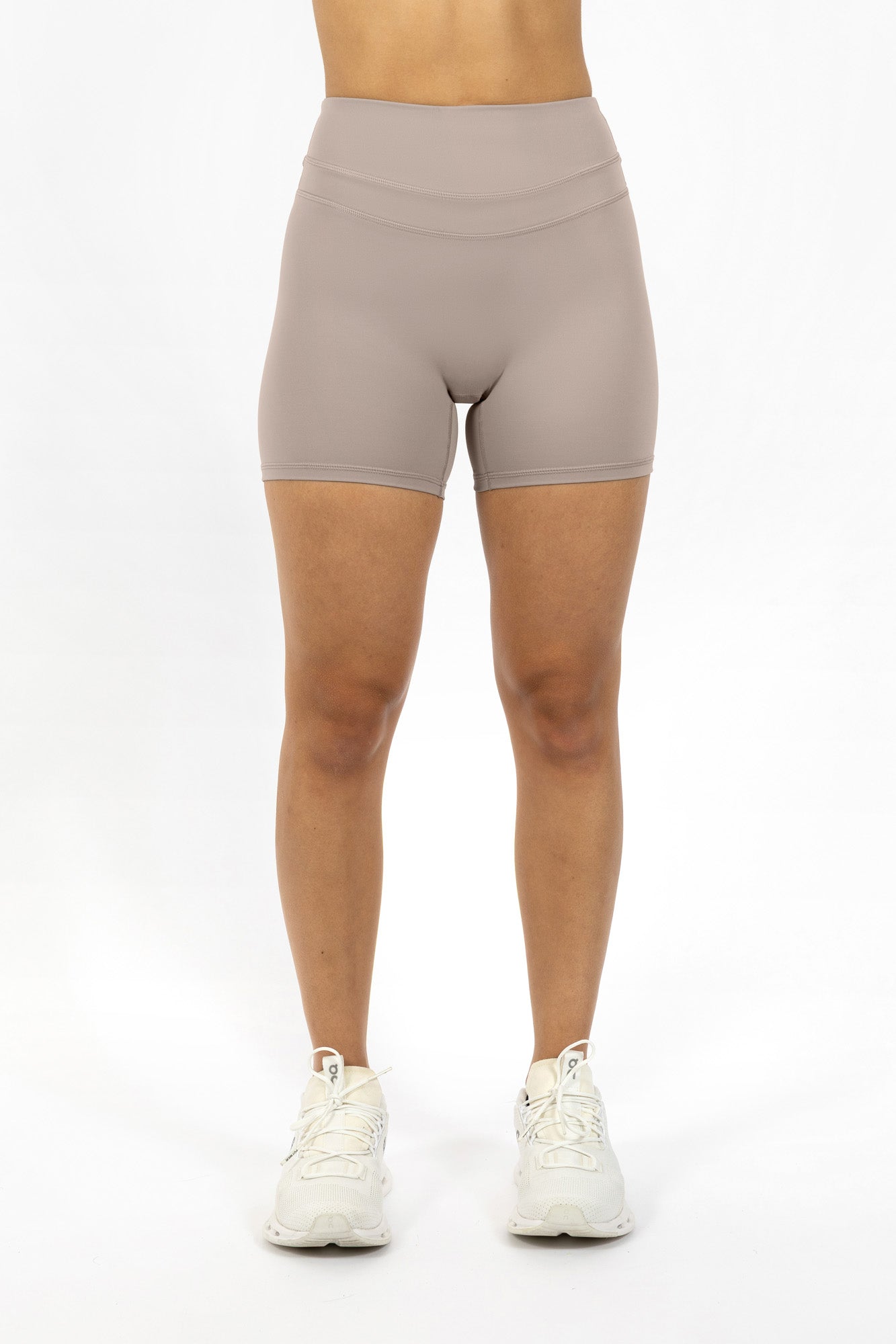 FORME SHORTS 4” SAND