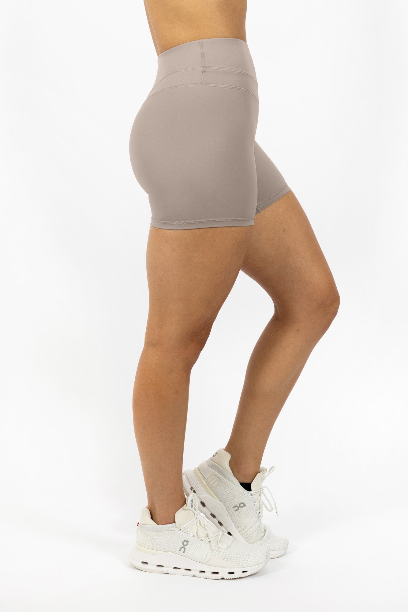 FORME SHORTS 4” SAND