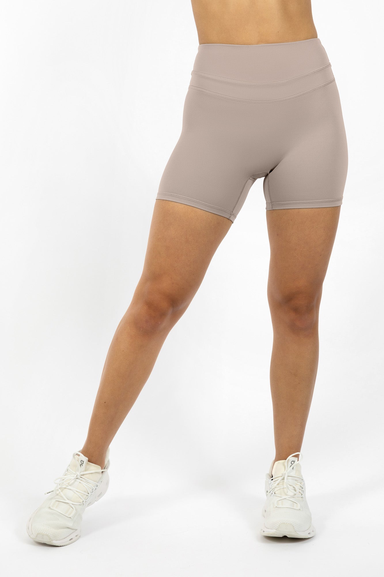 FORME SHORTS 4” SAND